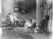 In apartaments, 1911